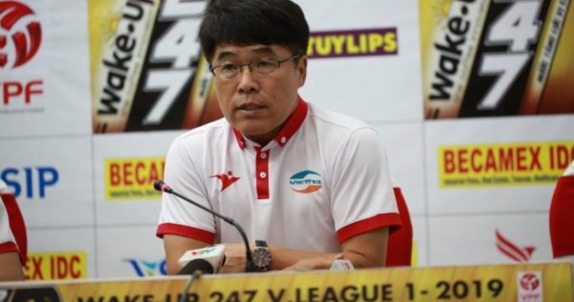 HLV Hàn Quốc uất ức vì bàn thắng thiếu fair-play của Bình Dương