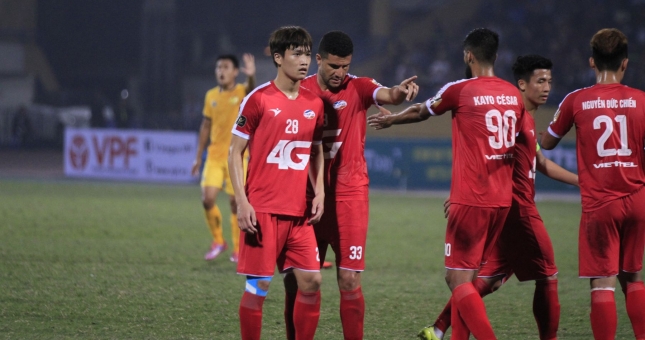 Tiến Dũng tỏa sáng, Viettel thắng kịch tính trước Nam Định