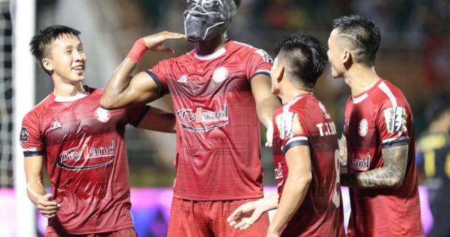 TP HCM chia điểm, cuộc đua ngôi vô địch trở nên hấp dẫn