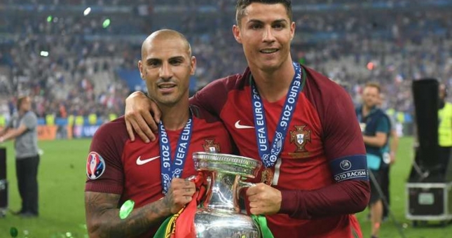 Tiết lộ: Nhà vô địch Euro 2016 suýt chút nữa đến Việt Nam thi đấu