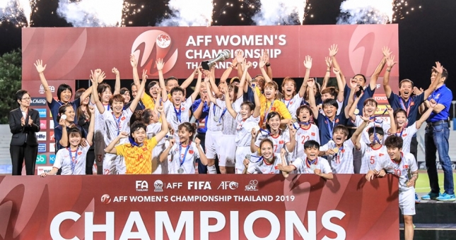 Đánh bại Thái Lan kịch tính, nữ VN lên ngôi vô địch AFF Cup