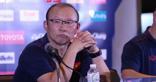HLV Park Hang Seo 'dằn mặt' phóng viên Thái Lan tại buổi họp báo