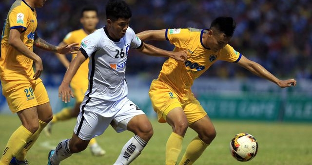 Cựu tuyển thủ U19 tỏa sáng khiến Thanh Hóa rộng cửa xuống hạng