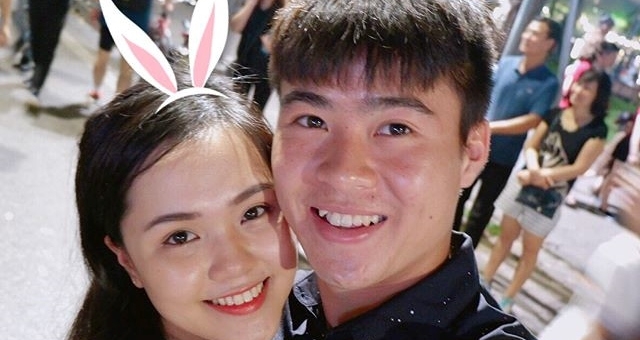 Bạn gái Duy Mạnh mua 'xế hộp tiền tỷ' Mercedes ở tuổi 23