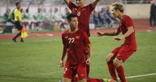 Lịch thi đấu bóng đá hôm nay 19/11: Việt Nam đá Thái Lan mấy giờ?