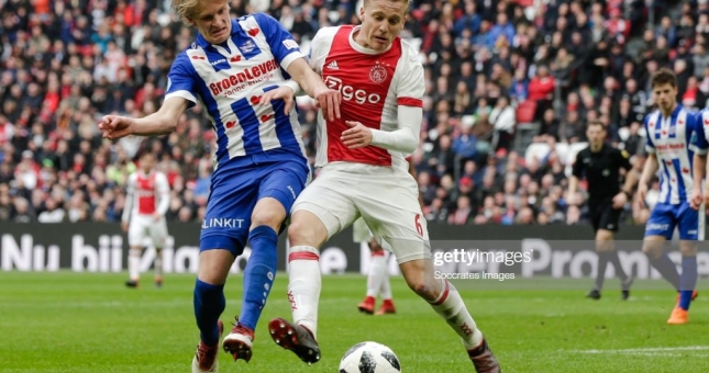 Đồng đội Văn Hậu nhận thất bại trước Ajax Amsterdam