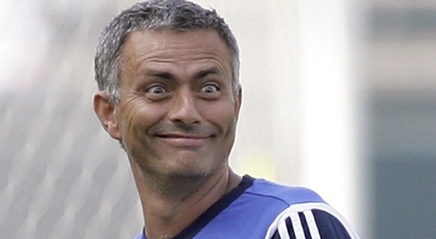 Arsenal đối đầu Tottenham kịch tính, Mourinho lại bảo 'hài'