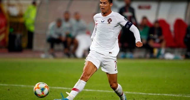 VIDEO: Ronaldo lập 'hattrick hỏng ăn' chỉ trong 15 giây