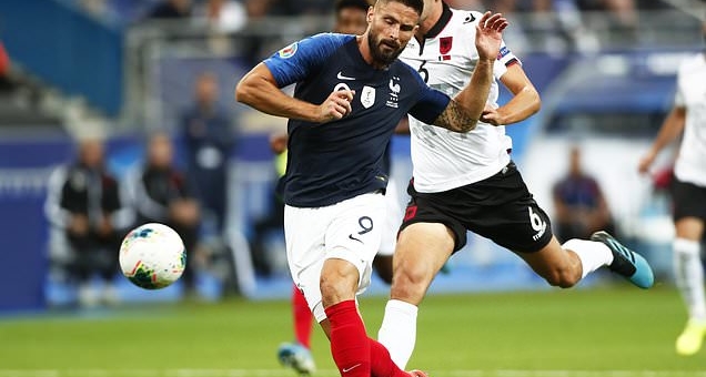 Pháp phạm lỗi kép khiến CĐV phẫn nộ