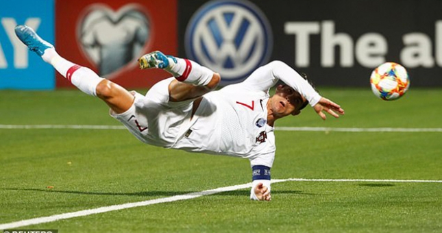 Phá kỷ lục, Ronaldo từ chối thỉnh cầu của đàn anh