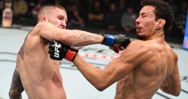 Video: Võ sĩ xoay người ngoạn mục tung đòn kết liễu khiến đối thủ ngất lịm