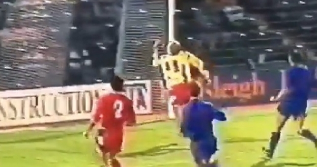 VIDEO: 'Tiki-taka' bóng bổng và pha cứu thua thần sầu của thủ môn