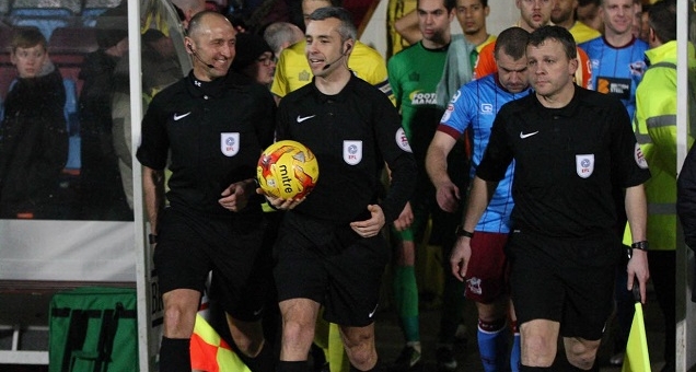 Cả SVĐ ngỡ ngàng vì trọng tài... không biết đếm từ 1 đến 10