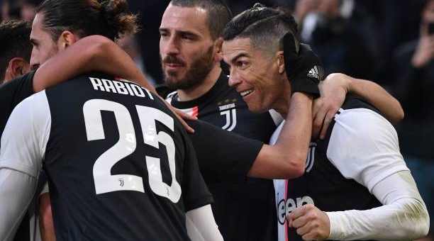 Ronaldo ghi hattrick, Juventus tạm dẫn đầu Serie A