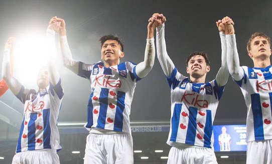 Đối tác của Văn Hậu gia nhập CLB từng khiến MU 'muối mặt'