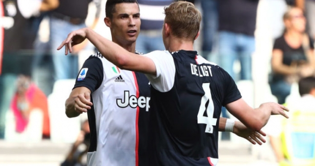 Sao Hà Lan: 'Kèm Ronaldo dễ hơn kèm cầu thủ Wolves'