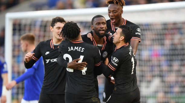 Chelsea cùng Leicester rượt đuổi tỷ số kịch tính