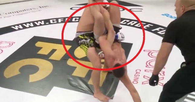 VIDEO: Võ sĩ dùng cánh tay bị gãy nhấc bổng đối thủ