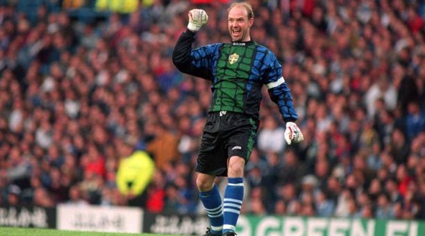 HÀI HƯỚC: Thủ môn 'trêu' khán giả xem World Cup