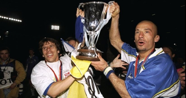 Huyền thoại Chelsea từng đá ở Việt Nam chiến thắng ung thư