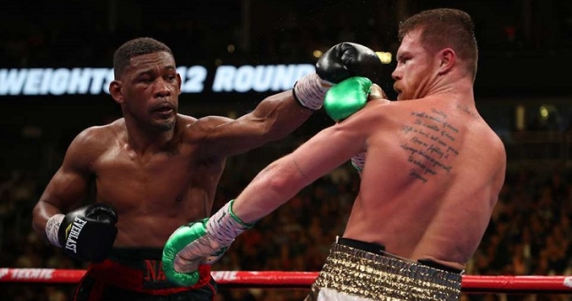 Võ sĩ né đòn như 'Lăng Ba Vi Bộ', đối thủ đấm không trúng phát nào