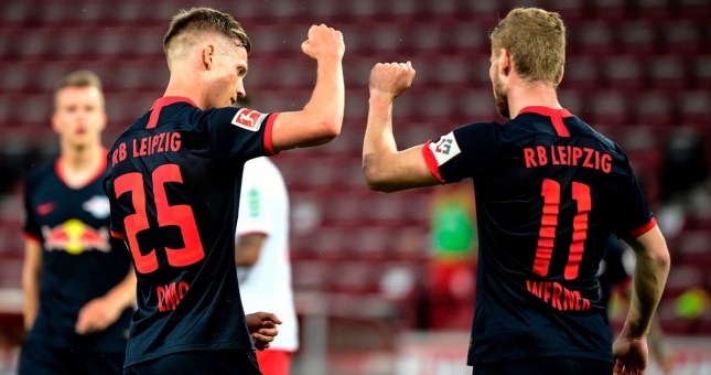 3 bàn trong 7 phút, RB Leipzig áp sát Dortmund