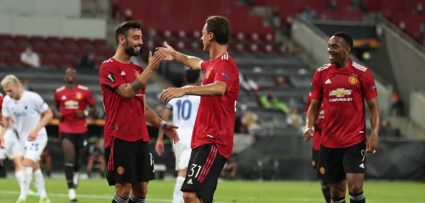 Fernandes tỏa sáng đưa MU vào bán kết sau 120 phút