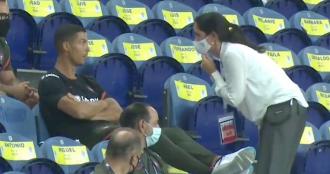 Ronaldo bị nhắc nhở ý thức khi xem Bồ Đào Nha đấu Croatia