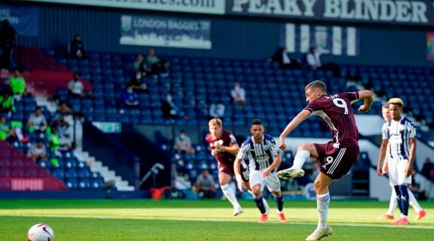 Vardy cân bằng kỷ lục huyền thoại MU ngày Leicester đại thắng