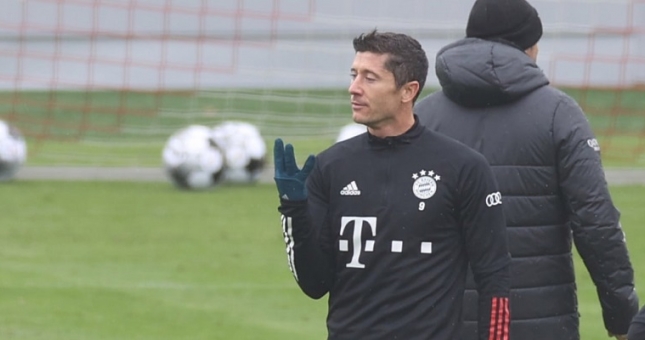 Người trong cuộc lên tiếng vụ Lewandowski triệt hạ sao Bayern