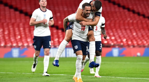 Anh đè bẹp đội bóng của huyền thoại MU