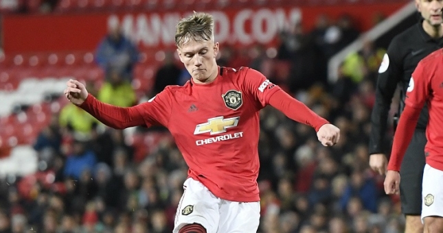 Sao trẻ MU được khen giống Xavi và Iniesta