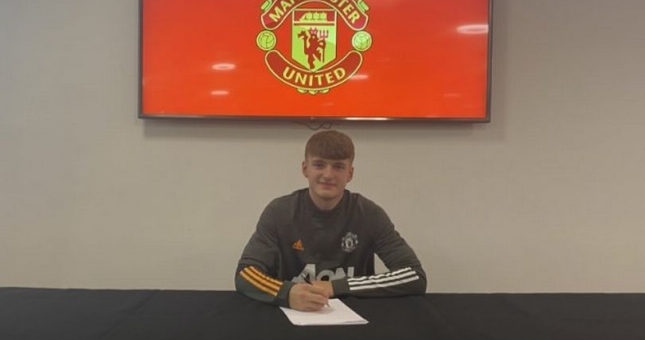 MU chiêu mộ thành công trung vệ mới