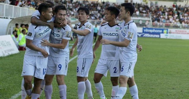 Cuộc chiến trụ hạng V-League: Nam Định, HAGL vẫn 'sáng cửa'