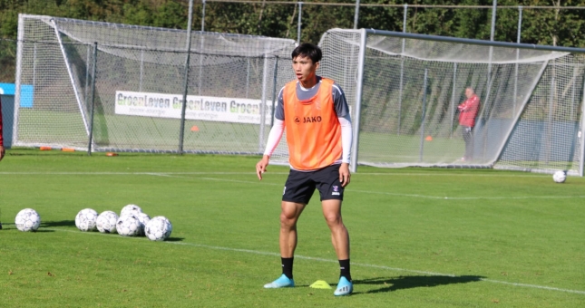 VIDEO: Văn Hậu xử lý đẳng cấp tại buổi tập SC Heerenveen