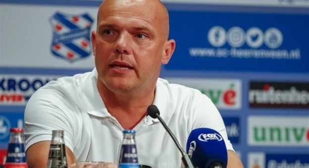 HLV Heerenveen thay đổi đội hình xuất phát, Văn Hậu có cơ hội ra sân?