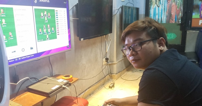 Game thủ số 1 Myanmar xuất sắc cầm hòa Duy Mập