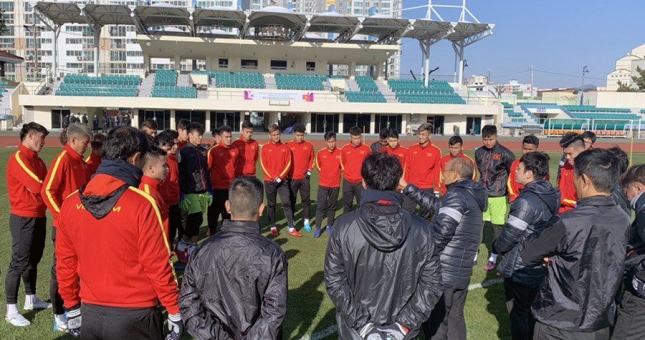 Quang Hải và Đình Trọng báo tin vui cho HLV Park Hang Seo