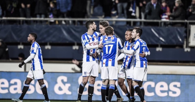 Văn Hậu dự bị trong trận hòa may mắn của SC Heerenveen