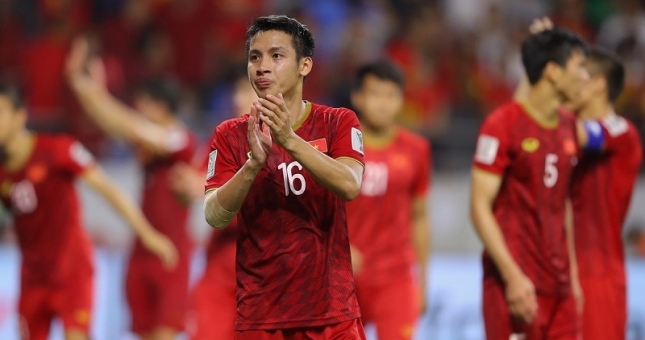 Đỗ Hùng Dũng làm đồng đội với Văn Lâm tại Thái Lan?