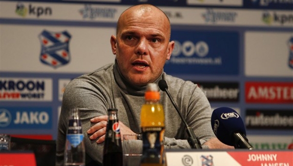 HLV Heerenveen đổ lỗi cho học trò sau trận thua Vitesse