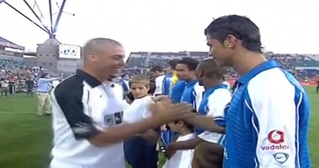 VIDEO: Lần duy nhất Ronaldo 'béo' vs Ronaldo 'điệu', ai chiến thắng?