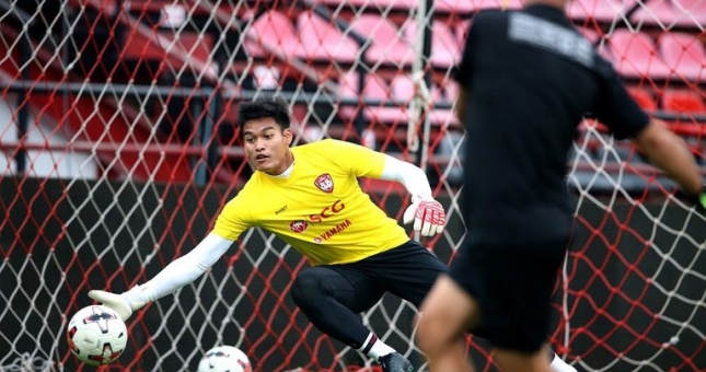 Kình địch của Đặng Văn Lâm sáng cửa lên tuyển