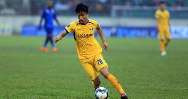 Văn Đức chuẩn bị được thi đấu trên mặt cỏ mới của sân Vinh?