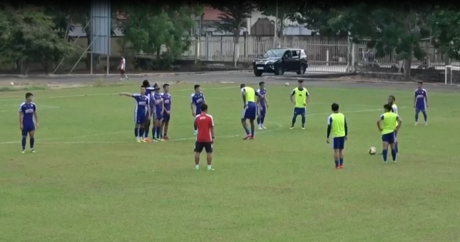 VIDEO: Đồng đội Công Phượng phối hợp đá phạt đầy sáng tạo và tinh quái