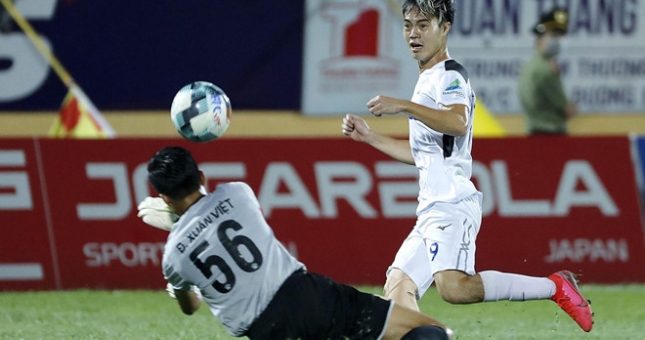 HAGL đang tái hiện sai lầm với Tuấn Anh lên Văn Toàn?