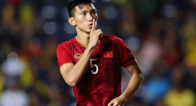 Văn Hậu chính thức đi vào lịch sử bóng đá Việt Nam