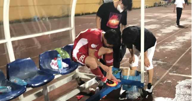 VIDEO: Thần y Choi Ju Young lo lắng với chấn thương của Hoàng Đức