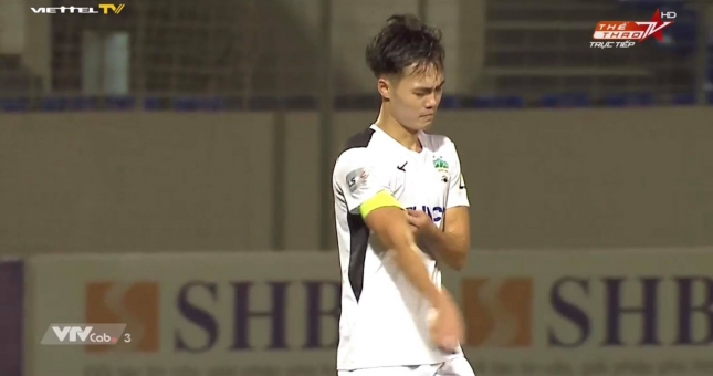 Văn Toàn hối hận vì vứt tấm băng đội trưởng HAGL