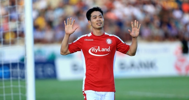 VIDEO: Công Phượng dứt điểm tinh tế ghi bàn cho TPHCM